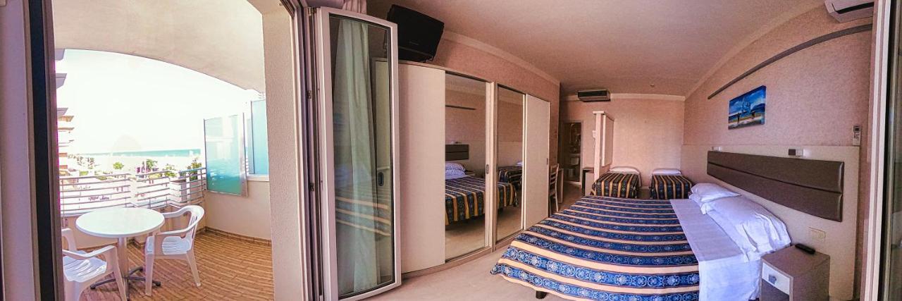 Hotel Record Riccione Bagian luar foto